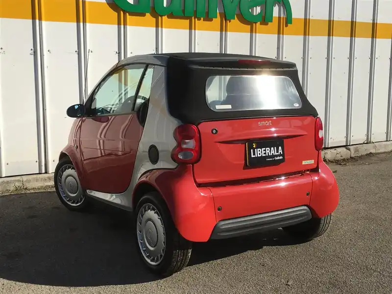 カタログ画像：スマートカブリオ（SMART CABRIO） ベースグレード 2001年5月 GF-MC01C 600cc ファットレッド 燃費19.0km / l  バック