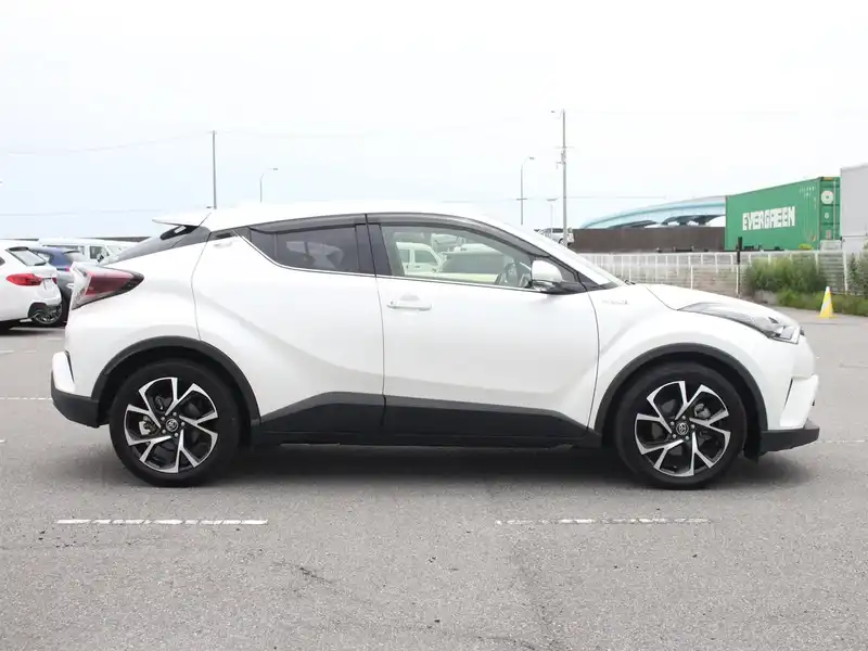 カタログ画像：Ｃ－ＨＲ（C-HR） Ｇ 2016年12月 DAA-ZYX10 1800cc ホワイトパールクリスタルシャイン 燃費30.2km / l 外装