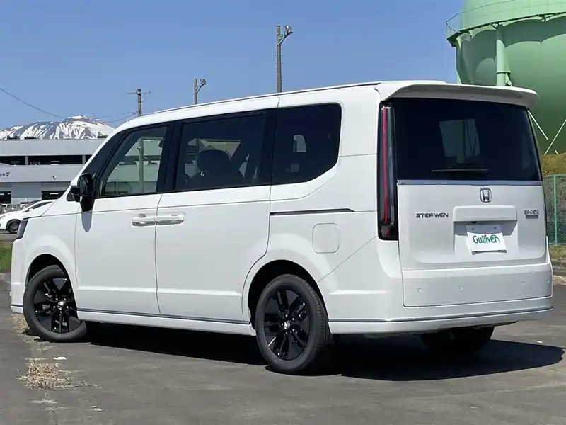 カタログ画像：ステップワゴン（STEPWAGON） スパーダ プレミアムライン 2022年5月 5BA-RP7 1500cc プラチナホワイト・パール 燃費13.1km / l 外装