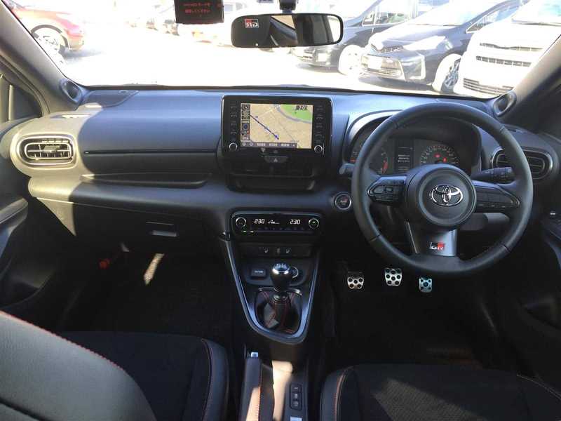 カタログ画像：ＧＲヤリス（GR YARIS） ＲＣ 2020年9月 4BA-GXPA16 1600cc プラチナホワイトパールマイカ 燃費13.6km / l 内装