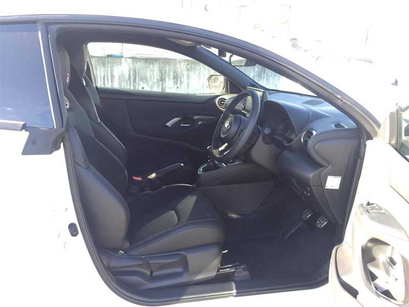 カタログ画像：ＧＲヤリス（GR YARIS） ＲＣ 2020年9月 4BA-GXPA16 1600cc プラチナホワイトパールマイカ 燃費13.6km / l 内装