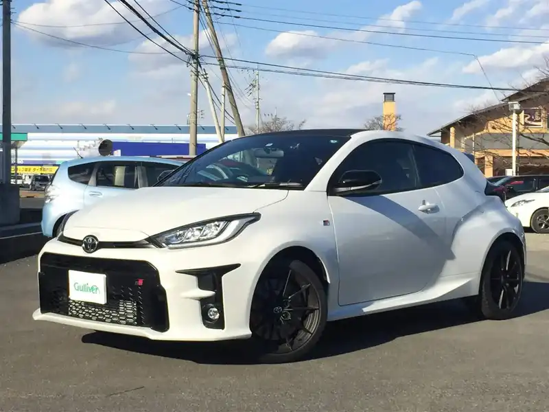 カタログ画像：ＧＲヤリス（GR YARIS） ＲＺ ハイパフォーマンス 2020年9月 4BA-GXPA16 1600cc プラチナホワイトパールマイカ 燃費13.6km / l フロント