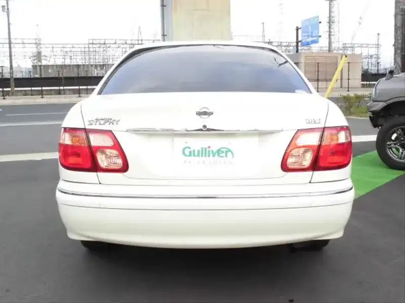 カタログ画像：ブルーバードシルフィ（BLUEBIRD SYLPHY） １８Ｖｉ ナビエディション 2004年12月 DBA-QG10 1800cc ホワイトパール（３Ｐ） 燃費16.0km / l  バック