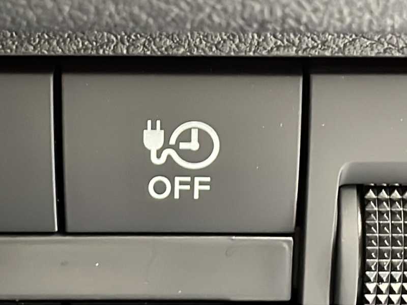 カタログ画像：ｅＫクロス ＥＶ（EK X EV） Ｐ 2022年6月 ZAA-B5AW オークブラウンメタリック/ナチュラルアイボリーメタリック 内装