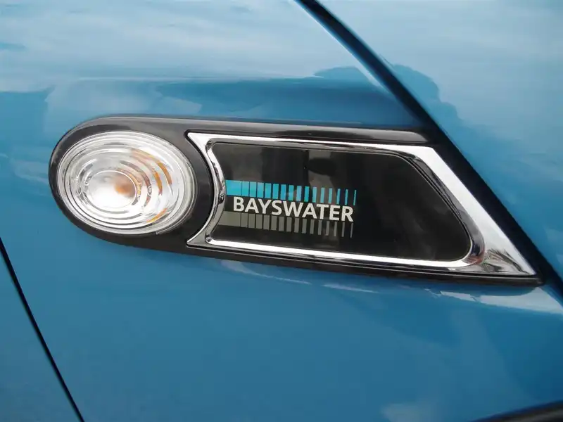 カタログ画像：ＭＩＮＩ（MINI） クーパーＳ ベイズウオーター 2012年9月 DBA-SV16 1600cc カイト・ブルー 燃費17.8km / l 外装