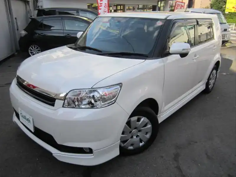 カタログ画像：カローラルミオン（COROLLA RUMION） ５０周年記念特別仕様車 １．８Ｓ オン ビー 2011年6月 DBA-ZRE154N 1800cc ホワイトパールクリスタルシャイン 燃費15.0km / l  外装