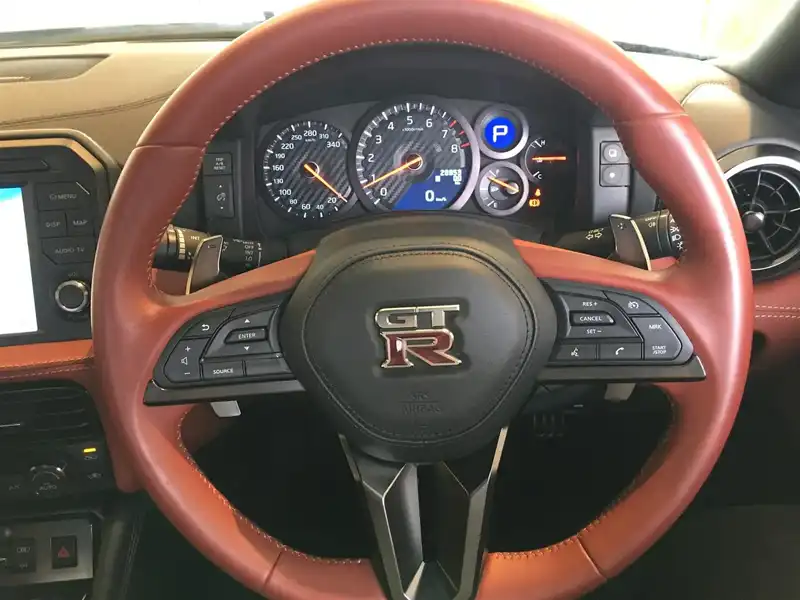 10121349 | カタログ画像：ＧＴ－Ｒ（GT-R） ＧＴ－Ｒ プレミアムエディション 2019年6月 4BA-R35 3800cc ワンガンブルー（４ＲＰＭ） 内装