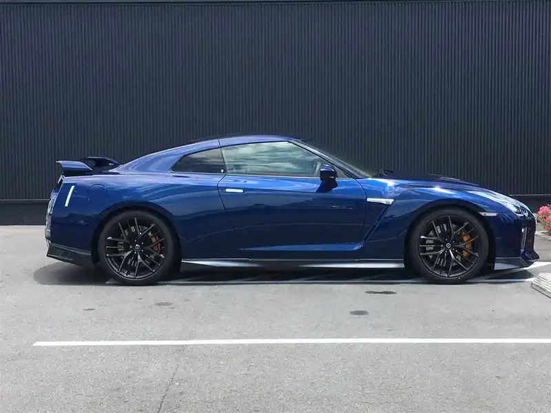 カタログ画像：ＧＴ－Ｒ（GT-R） ＧＴ－Ｒ プレミアムエディション 2019年6月 4BA-R35 3800cc ワンガンブルー（４ＲＰＭ） 燃費7.8km / l 外装