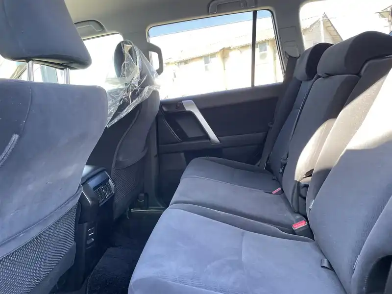 カタログ画像：ランドクルーザープラド（LAND CRUISER PRADO） ＴＸ 2022年8月 3BA-TRJ150W 2700cc ブラックorアティチュードブラックマイカ 燃費8.3km / l バック