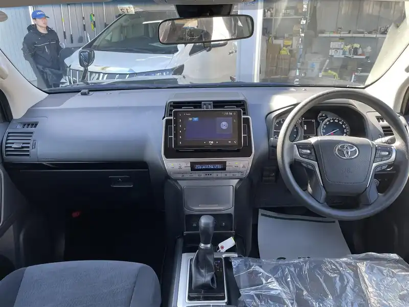 カタログ画像：ランドクルーザープラド（LAND CRUISER PRADO） ＴＸ 2022年8月 3BA-TRJ150W 2700cc ブラックorアティチュードブラックマイカ 燃費8.3km / l フロント