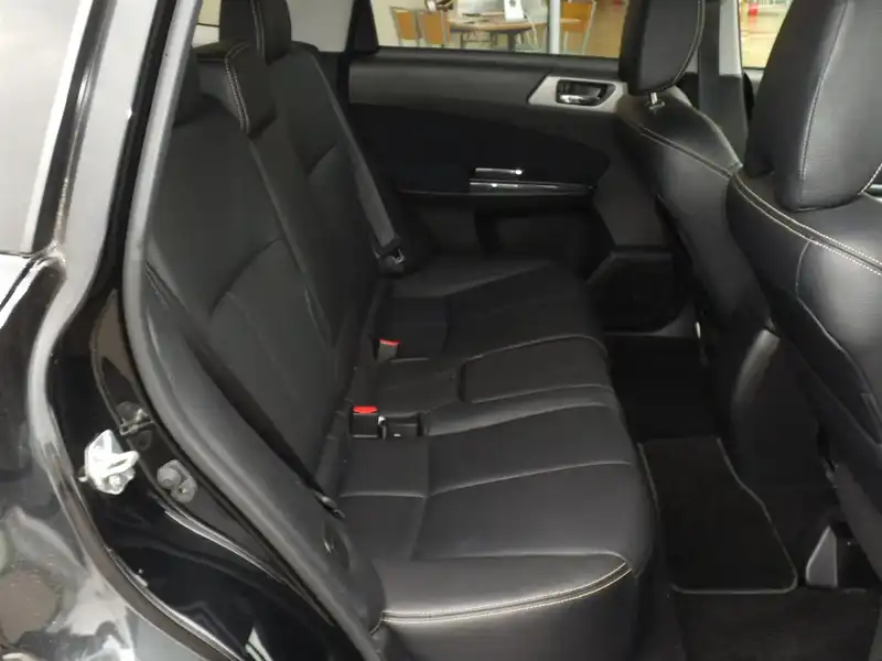 カタログ画像：フォレスター（FORESTER） ２．０ＸＴ ブラックレザーセレクション 2009年1月 CBA-SH5 2000cc オブシディアンブラック・パール 燃費12.2km / l  内装