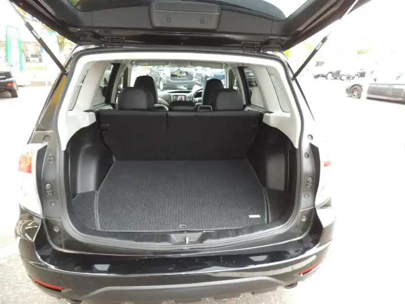 カタログ画像：フォレスター（FORESTER） ２．０ＸＴ ブラックレザーセレクション 2009年12月 DBA-SH5 2000cc オブシディアンブラック・パール 燃費12.2km / l  内装