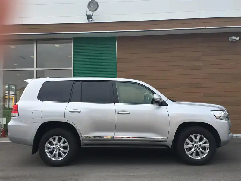 カタログ画像：ランドクルーザー（LAND CRUISER） ＧＸ 2015年8月 CBA-URJ202W 4600cc シルバーメタリック 燃費6.9km / l 外装