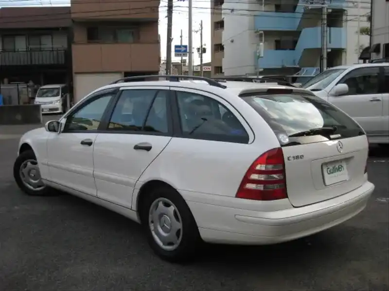 カタログ画像：Ｃクラスステーションワゴン（C-CLASS STATIONWAGON） Ｃ１８０ ステーションワゴン 2001年6月 GF-203235 2000cc アラバスターホワイト 燃費8.8km / l  バック