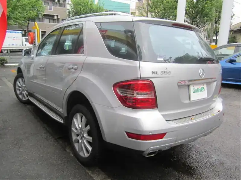 カタログ画像：Ｍクラス（M-CLASS） ＭＬ３５０ ブルーテック ４マチック 2010年5月 FDA-164125 3000cc パラジウムシルバー（Ｍ）orイリジウムシルバー（Ｍ） バック