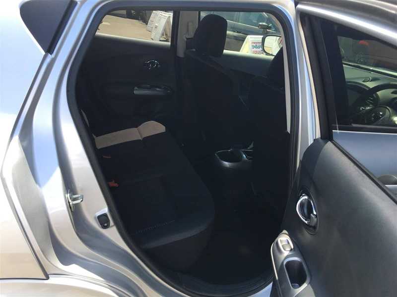 カタログ画像：ジューク（JUKE） １６ＧＴ ＦＯＵＲ ドレスアップ 2018年5月 CBA-NF15 1600cc アズライトブルー（P）/ブリリアントシルバー（M）2トーン 燃費13.4km / l 内装