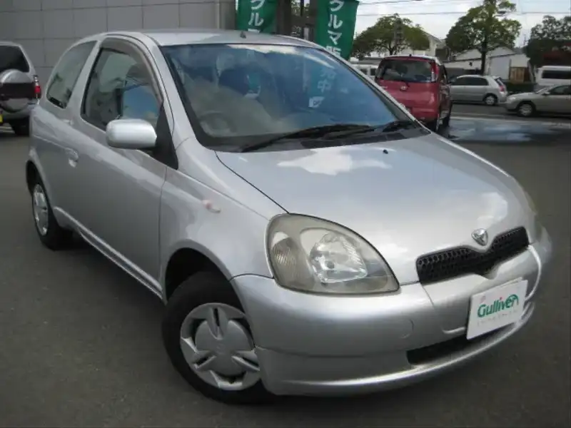 カタログ画像：ヴィッツ（VITZ） Ｆ 2000年12月 TA-NCP15 1300cc シルバーメタリック 燃費18.2km / l  メイン