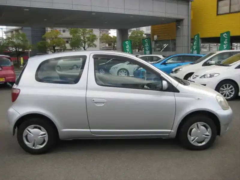 カタログ画像：ヴィッツ（VITZ） Ｕ 2000年8月 TA-NCP15 1300cc シルバーメタリック 燃費18.2km / l  外装