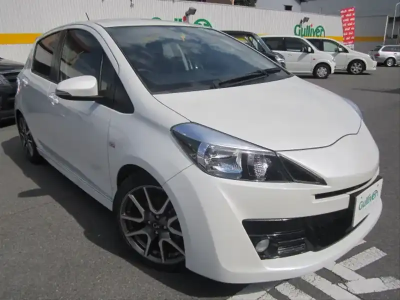 カタログ画像：ヴィッツ（VITZ） ＲＳ Ｇ’ｓ 2011年10月 DBA-NCP131 1500cc ホワイトパールクリスタルシャイン 燃費17.2km / l メイン