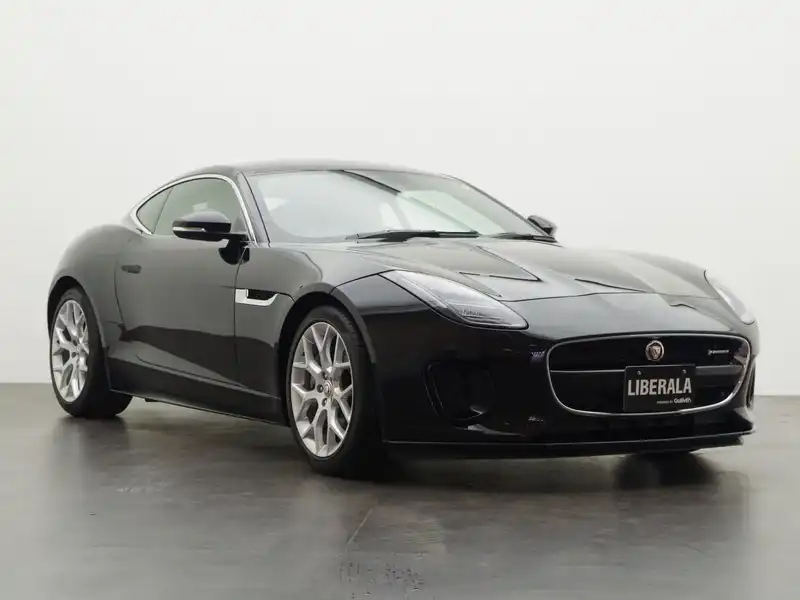 カタログ画像：Ｆタイプ（F-TYPE） Ｒ－ダイナミック クーペ 2017年9月 DBA-J60XB 2000cc ナルヴィクブラック 燃費12.2km / l メイン