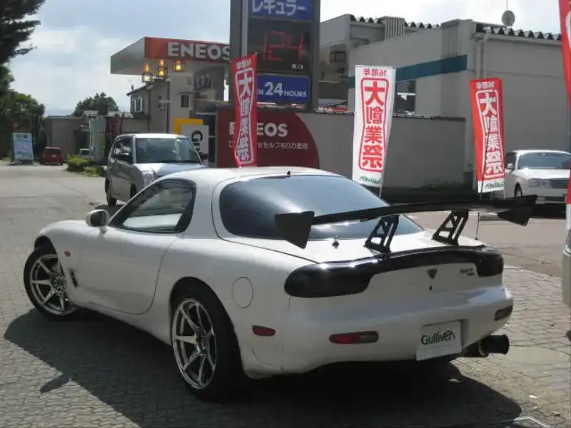 カタログ画像：アンフィニＲＸ－７（EFINI RX-7） タイプＲバサーストＸ 1995年7月 E-FD3S 1400cc シャストホワイト 燃費7.3km / l  バック