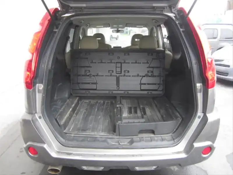 カタログ画像：エクストレイル（X-TRAIL） アクシス パフォーマンススペック 2009年12月 DBA-NT31 2000cc ブレードシルバー（Ｍ）orダイヤモンドシルバー（Ｍ） 内装