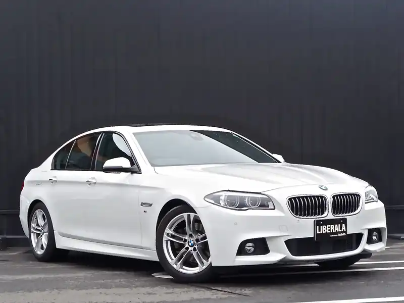 カタログ画像：５シリーズ（5 SERIES） ５２３ｉ Ｍスポーツ ハイラインパッケージ 2015年7月 DBA-XG20 2000cc アルピン・ホワイトⅢ（ソリッド・カラー） 燃費14.2km / l メイン