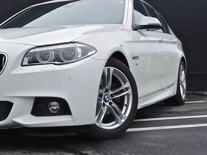 カタログ画像：５シリーズ（5 SERIES） ５２３ｉ Ｍスポーツ ハイラインパッケージ 2015年7月 DBA-XG20 2000cc アルピン・ホワイトⅢ（ソリッド・カラー） 燃費14.2km / l 外装