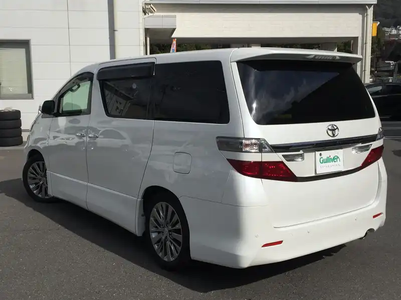 カタログ画像：ヴェルファイア（VELLFIRE） ３．５Ｚ ゴールデンアイズ 2012年9月 DBA-GGH20W 3500cc ホワイトパールクリスタルシャイン 燃費9.3km / l バック