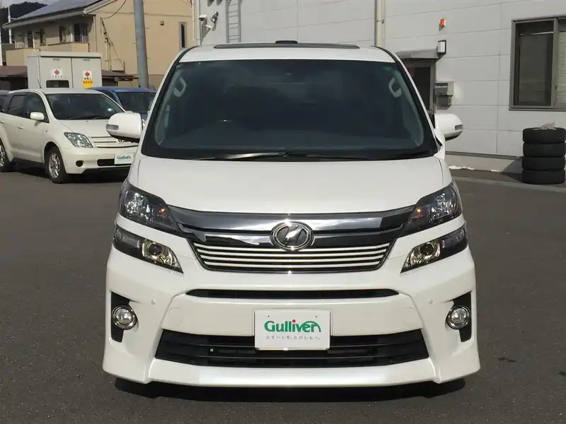 カタログ画像：ヴェルファイア（VELLFIRE） ３．５Ｚ ゴールデンアイズ 2012年9月 DBA-GGH20W 3500cc ホワイトパールクリスタルシャイン 燃費9.3km / l フロント