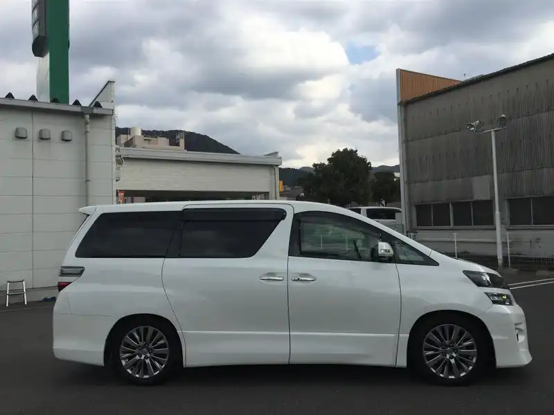 カタログ画像：ヴェルファイア（VELLFIRE） ３．５Ｚ ゴールデンアイズ 2012年9月 DBA-GGH20W 3500cc ホワイトパールクリスタルシャイン 燃費9.3km / l 外装