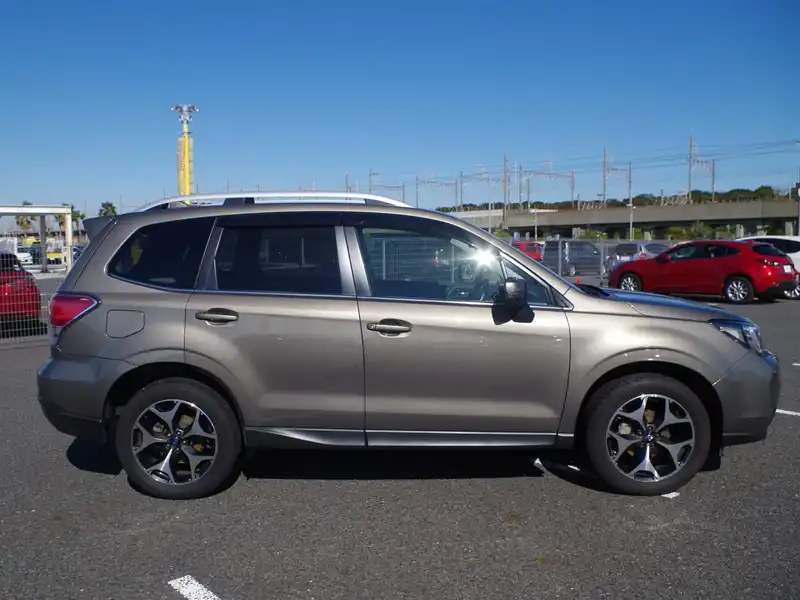 カタログ画像：フォレスター（FORESTER） Ｓ－リミテッド 2015年11月 DBA-SJ5 2000cc ダークグレー・メタリックorセピアブロンズ・メタリック 燃費16.0km / l 外装