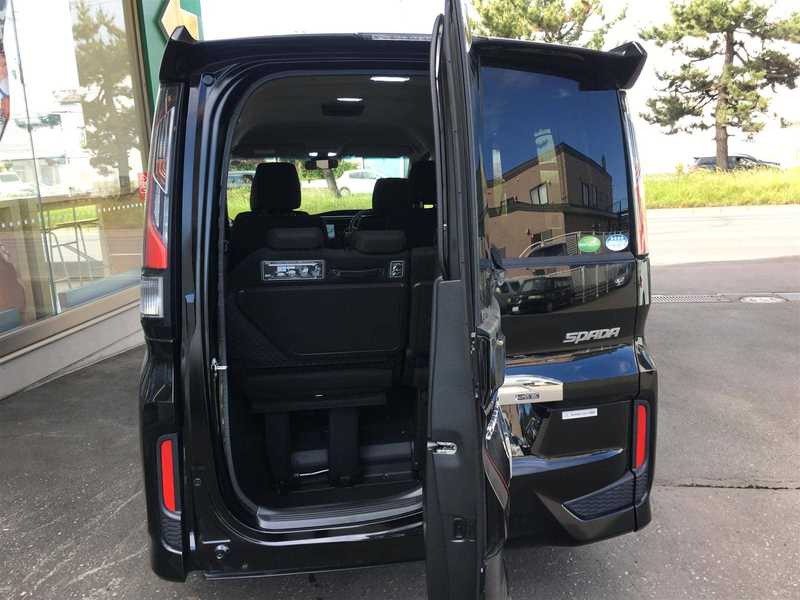 カタログ画像：ステップワゴン（STEPWAGON） ハイブリッドモデューロＸ ホンダセンシング 2019年10月 6AA-RP5 2000cc プレミアムスパークルブラック・パール 燃費25.0km / l 外装