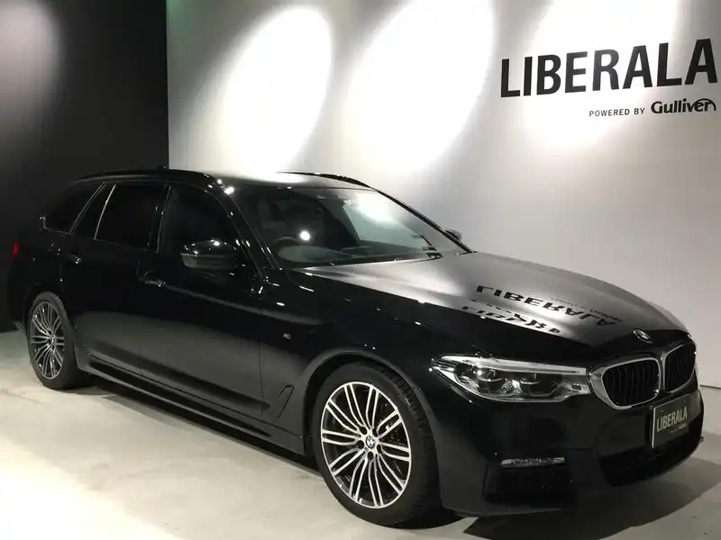 カタログ画像：５シリーズ（5 SERIES） ５４０ｉ ｘＤｒｉｖｅツーリング Ｍスポーツ 2018年1月 DBA-JM30 3000cc ブラック・サファイア（メタリック・カラー） 燃費11.9km / l メイン