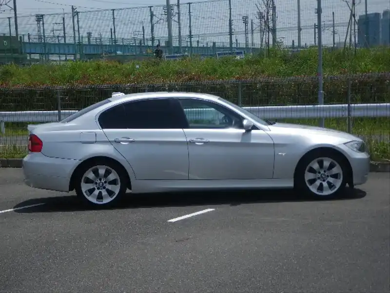 カタログ画像：３シリーズ（3 SERIES） ３３０ｉ ハイラインパッケージ 2006年9月 ABA-VB30 3000cc 燃費9.3km / l  外装