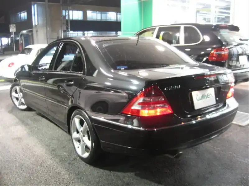 カタログ画像：Ｃクラス（C-CLASS） Ｃ２３０コンプレッサー アバンギャルド 2004年6月 GH-203040 1800cc エメラルドブラックorダイヤモンドブラックorオブシディアンブラック 燃費10.8km / l  バック