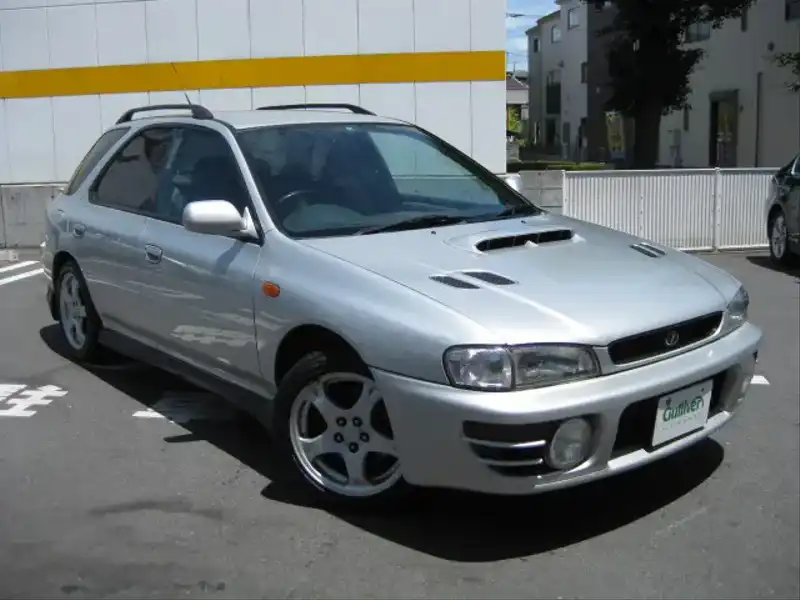 カタログ画像：インプレッサスポーツワゴン（IMPREZA SPORTS WAGON） ＷＲＸ ＳＴｉバージョンⅡ 1995年8月 E-GF8 2000cc ライトシルバー・メタリック 燃費9.5km / l  メイン