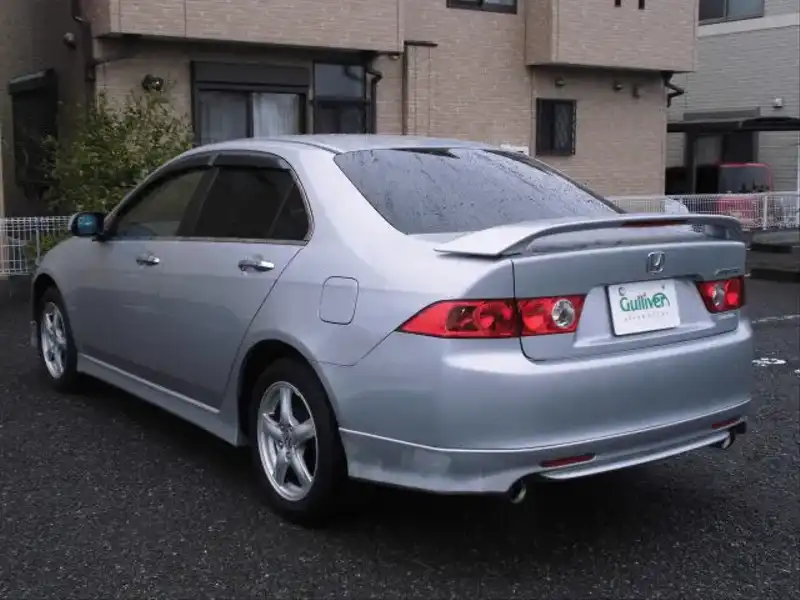 カタログ画像：アコード（ACCORD） ２４ＴＬ 2004年10月 ABA-CL9 2400cc サテンシルバー・メタリック 燃費12.0km / l  バック