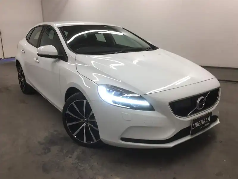 カタログ画像：Ｖ４０（V40） Ｄ４ ダイナミックエディション 2017年8月 LDA-MD4204T 2000cc アイスホワイト 燃費20.0km / l メイン（その他）