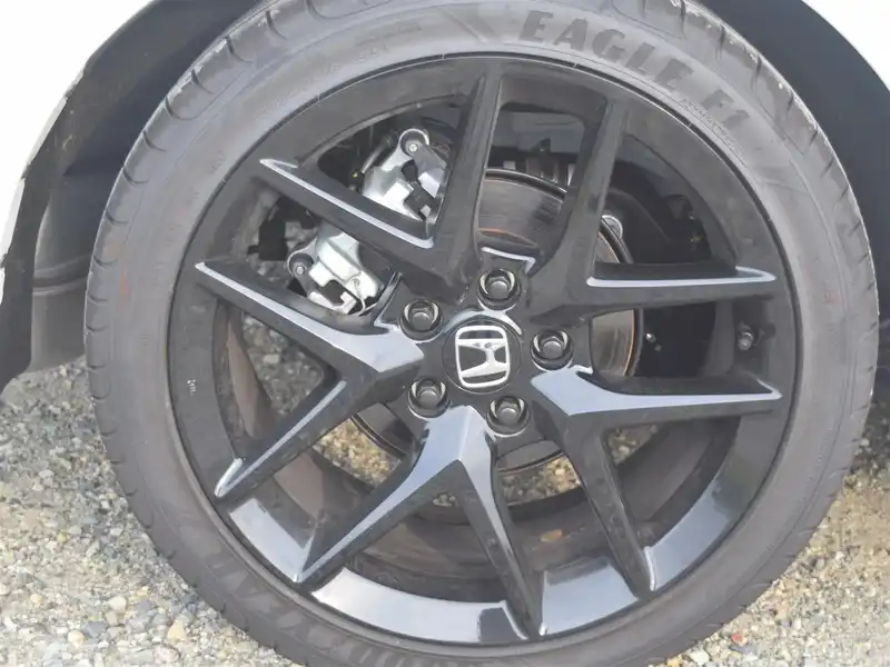 カタログ画像：シビック（CIVIC） タイプＲ レーシングブラックパッケージ 2025年9月 6BA-FL5 2000cc チャンピオンシップホワイト 燃費12.5km / l タイヤ