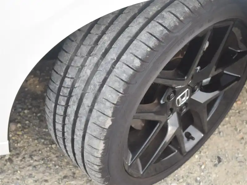 カタログ画像：シビック（CIVIC） タイプＲ レーシングブラックパッケージ 2025年9月 6BA-FL5 2000cc チャンピオンシップホワイト 燃費12.5km / l タイヤ