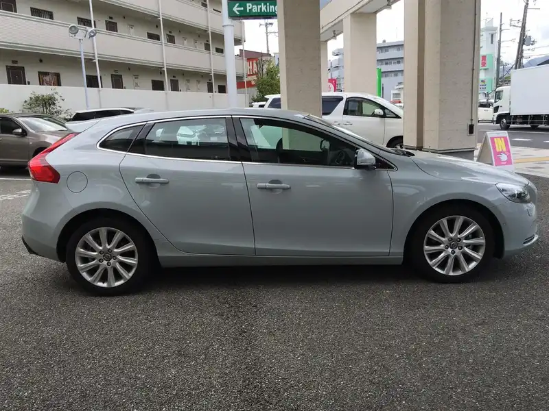 カタログ画像：Ｖ４０（V40） Ｔ４ ＳＥ 2013年2月 DBA-MB4164T 1600cc ミスティブルーメタリック 燃費16.2km / l 外装