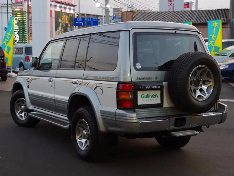 カタログ画像：パジェロ（PAJERO） ミッドルーフワイド フィールドマスターリミテッドエディション 1997年1月 KD-V46WG 2800cc ハミルトンシルバー／ソフィアホワイト・３ウェイ２トーン バック