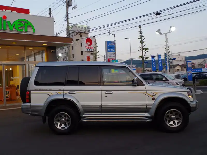 4006367 | カタログ画像：パジェロ（PAJERO） ミッドルーフワイド フィールドマスターリミテッドエディション 1997年1月 KD-V46WG 2800cc ハミルトンシルバー／ソフィアホワイト・３ウェイ２トーン 外装