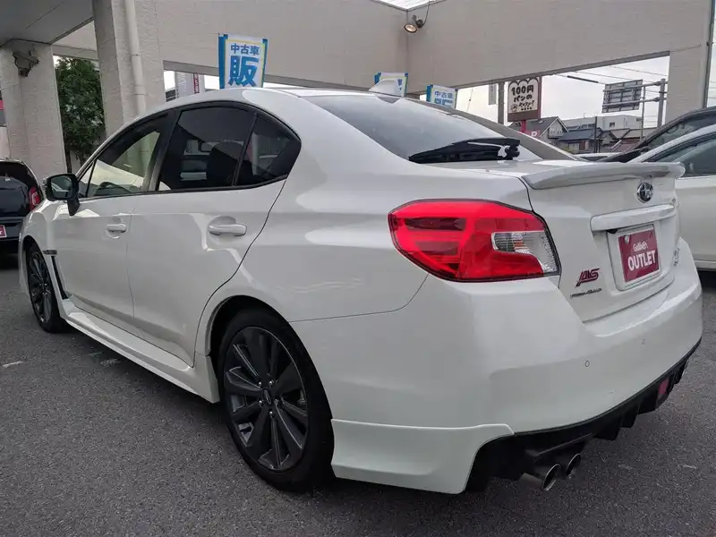 カタログ画像：ＷＲＸ Ｓ４（WRX S4） ２．０ＧＴアイサイト 2018年6月 DBA-VAG 2000cc クリスタルホワイト・パール 燃費13.2km / l バック