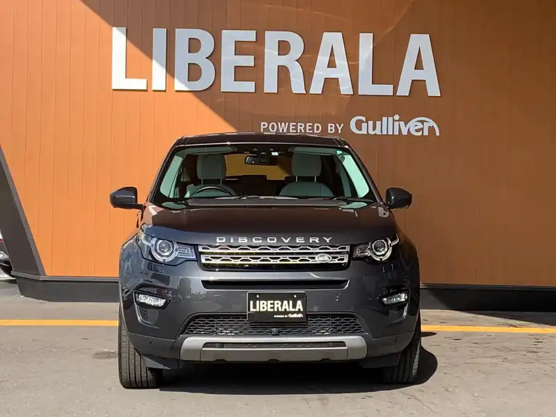 カタログ画像：ディスカバリースポーツ（DISCOVERY SPORT） ＳＥ 2015年12月 CBA-LC2A 2000cc カイコウラ・ストーンorスコシア・グレイorコリス・グレイorワイトモ・グレイ 燃費10.3km / l フロント