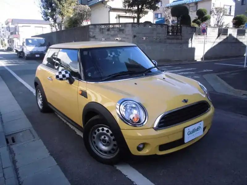 カタログ画像：ＭＩＮＩ（MINI） ワン 2009年5月 ABA-ME14 1400cc メロー・イエロー（ソリッド） 燃費17.2km / l  メイン（その他）