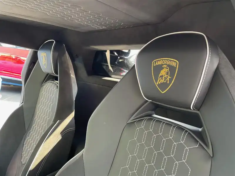 カタログ画像：レヴエルト（REVUELTO） ベースグレード 2023年3月 7LA-ZMREV 6500cc 内装