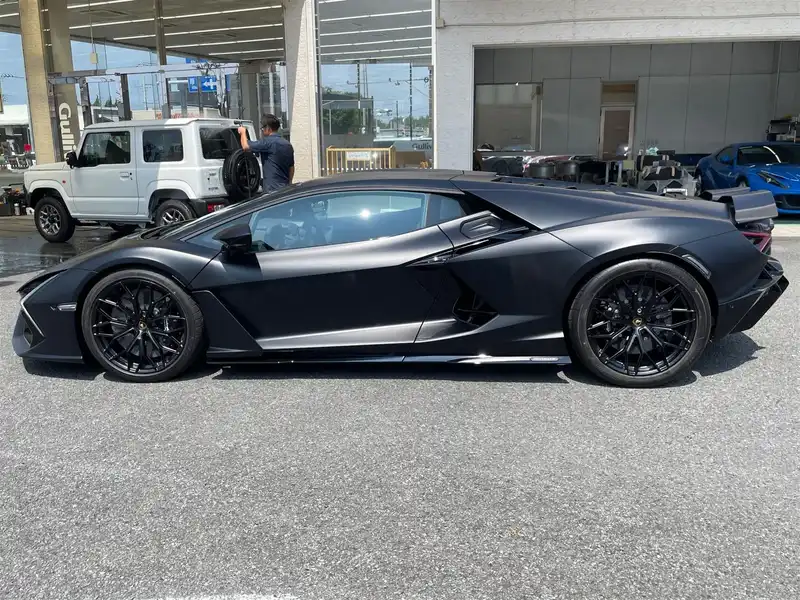 カタログ画像：レヴエルト（REVUELTO） ベースグレード 2023年3月 7LA-ZMREV 6500cc 外装