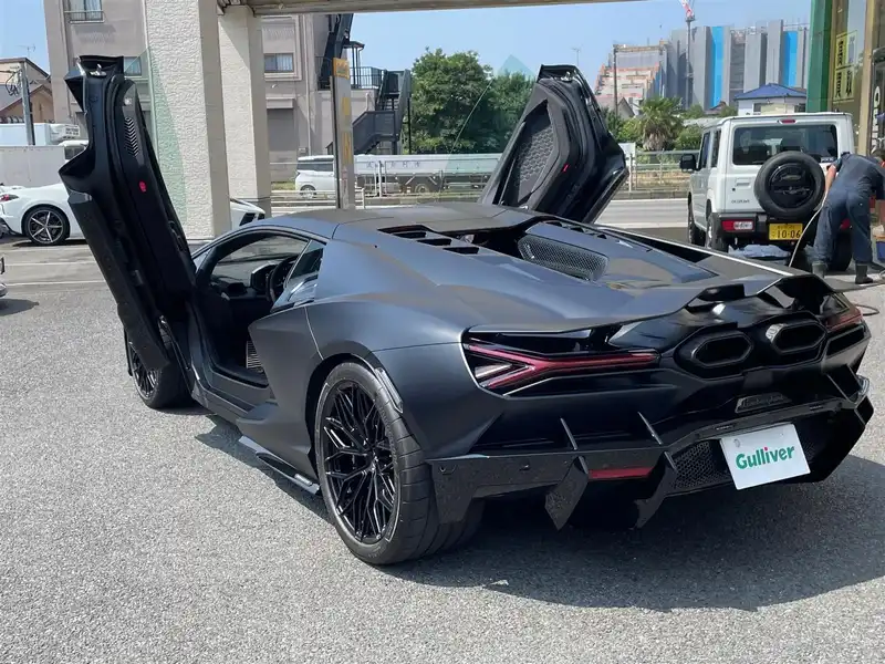 カタログ画像：レヴエルト（REVUELTO） ベースグレード 2023年3月 7LA-ZMREV 6500cc バック